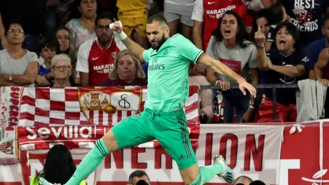 Benzema celebra un gol Benzema celebra un gol