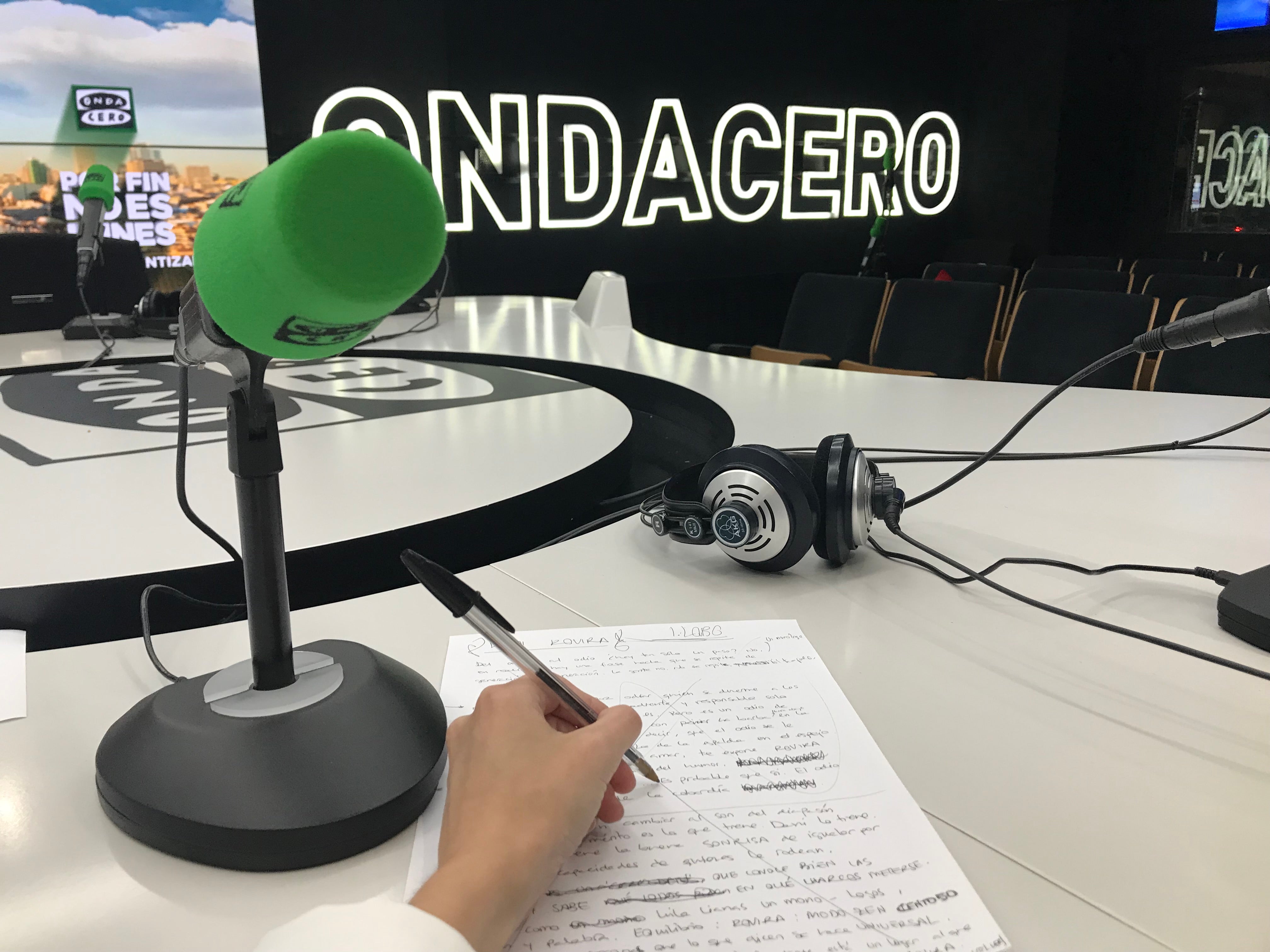 El garabato de Isabel Lobo a Dani Rovira: "A Dani el odio se le resbala por la barba" El garabato de Isabel Lobo a Dani Rovira: "A Dani el odio se le resbala por la barba"