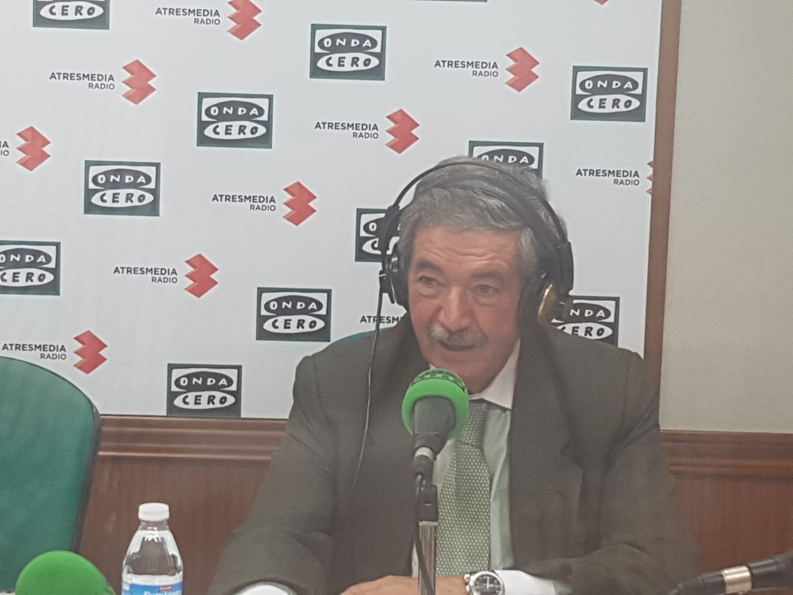 Gómez Arribas: "Antes de Navidad firmaremos contratos con 6 empresas para que vengan al Aeropuerto" Gómez Arribas: "Antes de Navidad firmaremos contratos con 6 empresas para que vengan al Aeropuerto"
