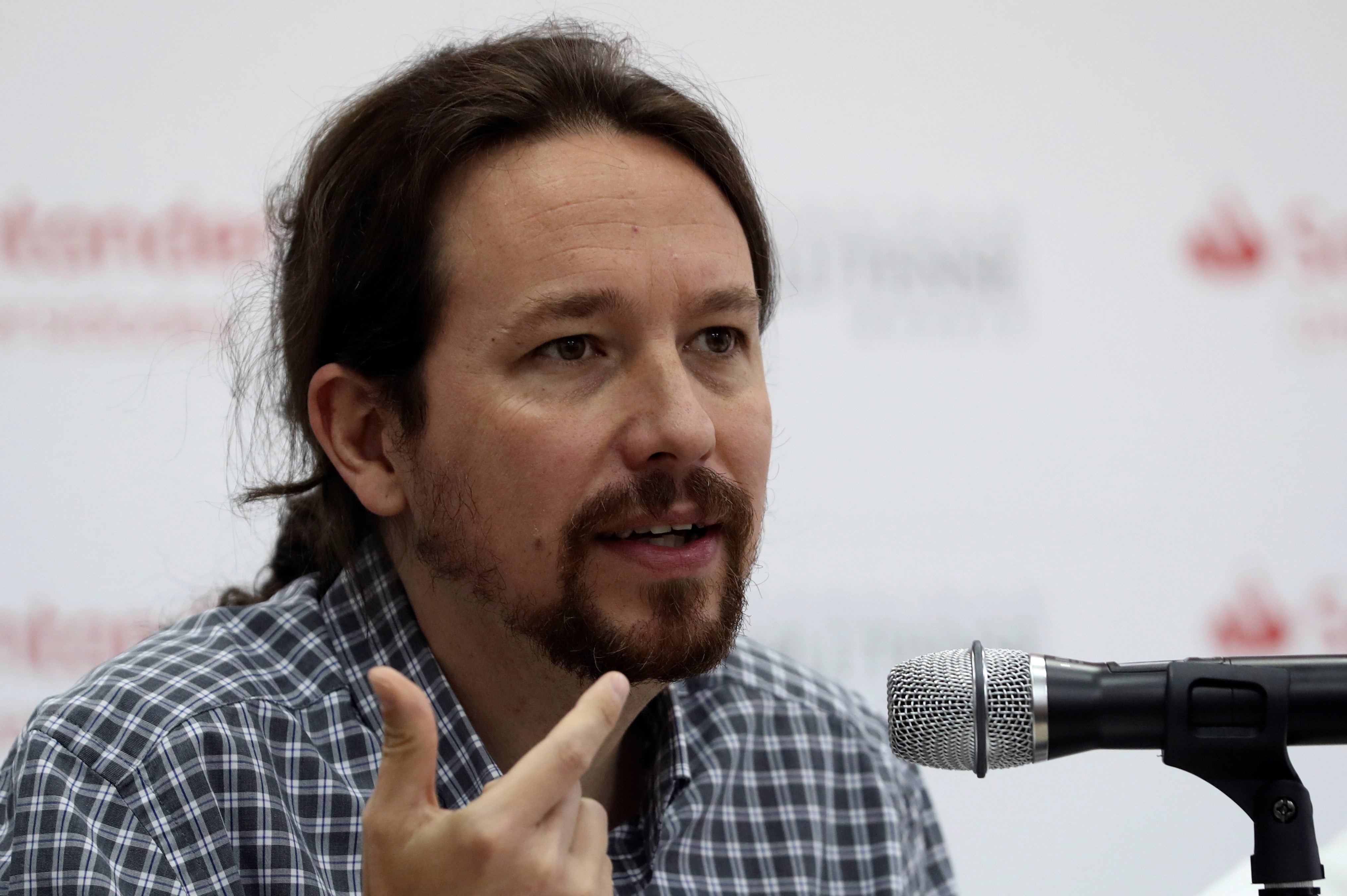 Pablo Iglesias pide el voto del PNV y EH Bildu para evitar la "recentralización" Pablo Iglesias pide el voto del PNV y EH Bildu para evitar la "recentralización"