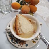 sopa de cebolla con queso manchego