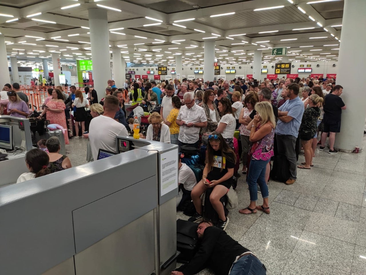 El Govern destaca la normalidad en el regreso de turistas británicos afectados por la quiebra de Thomas Cook El Govern destaca la normalidad en el regreso de turistas británicos afectados por la quiebra de Thomas Cook
