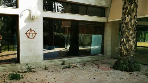 Acceso al antiguo Restaurante del Parque Municipal de Elche. Acceso al antiguo Restaurante del Parque Municipal de Elche.