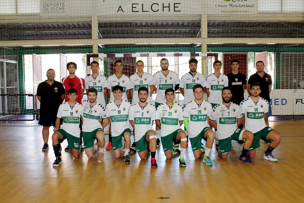 El Club Balonmano Elche cae derrotado en su estreno ante el Torrevieja El Club Balonmano Elche cae derrotado en su estreno ante el Torrevieja