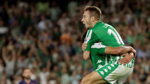 El Betis celebra un tanto de Loren