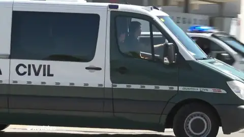 Furgón de la Guardia Civil cabra