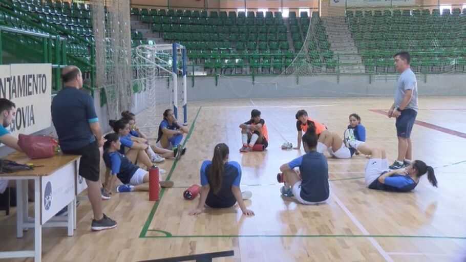 Antonio Gonz&aacute;lez, entrenado Unami femenino