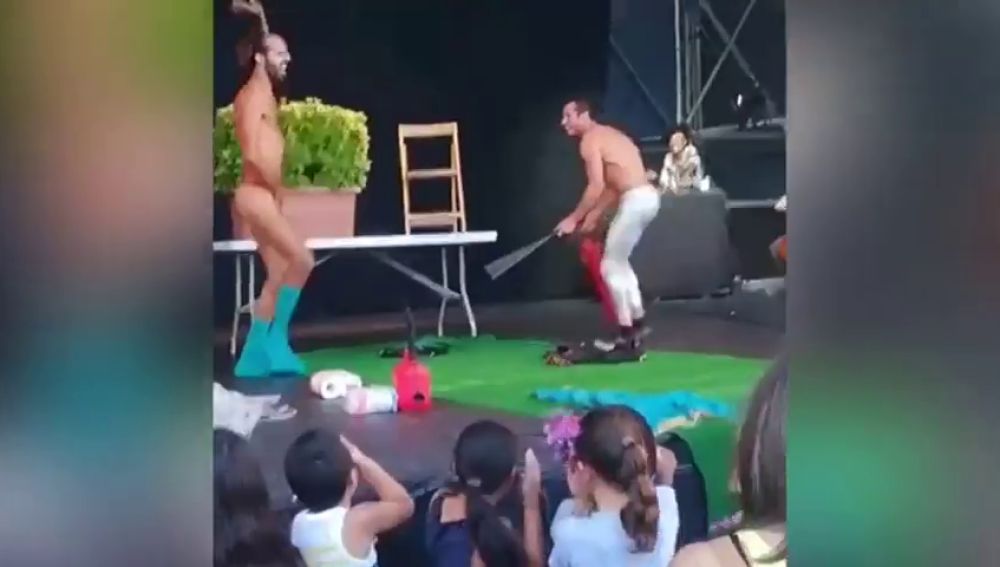 Un striptease 'para todos los públicos' escandaliza a los niños presentes en la actuación de las Fiestas de la Mercè