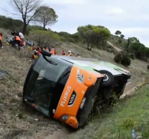 Al menos un muerto y 17 heridos en el accidente de un autobús entre Barcelona y Burdeos Al menos un muerto y 17 heridos en el accidente de un autobús entre Barcelona y Burdeos
