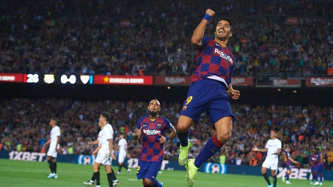 Luis Su&aacute;rez celebra su gol ante el Sevilla