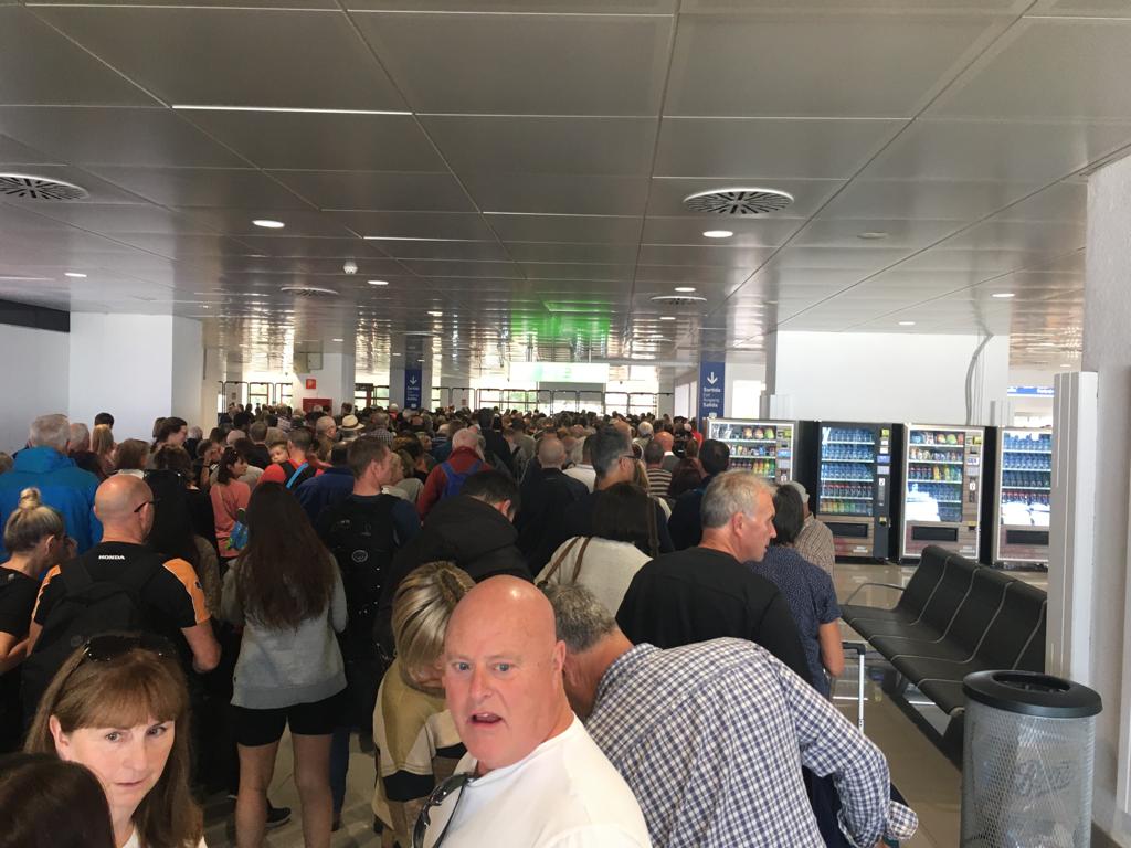 Aena prevé el desplazamiento de más de un millón de personas en los aeropuertos de Baleares esta semana Aena prevé el desplazamiento de más de un millón de personas en los aeropuertos de Baleares esta semana
