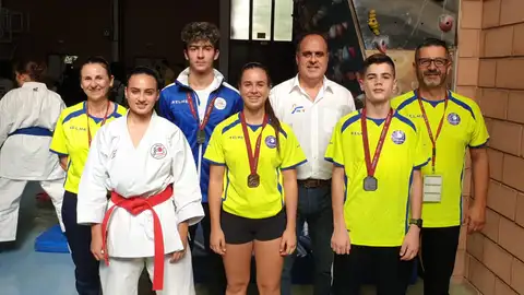 Los representantes del Club Chazarra Elche, en la segunda jornada de la Liga Autonómica de karate, KARATE