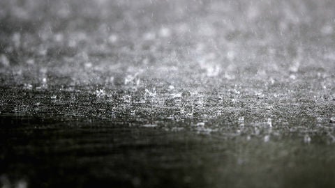 La lluvia moja el asfalto de un trazado de la F&oacute;rmula 1