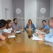 Los vecinos y el Ayuntamiento, reunidos Los vecinos y el Ayuntamiento, reunidos