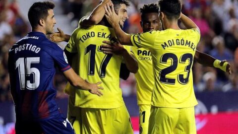 Ekambi y Gerard celebran un gol ante el Levante.