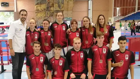 Los representantes del Club Shotokan Carrús en la segunda jornada de la Liga Autonómica. KARATE