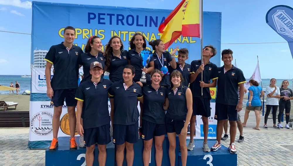 La nadadora ilicitana Sara Micó formó parte del equipo español que subió a lo más alto del podio en la Copa Mediterránea, por delante de potencias como Italia o Francia. La nadadora ilicitana Sara Micó formó parte del equipo español que subió a lo más alto del podio en la Copa Mediterránea, por delante de potencias como Italia o Francia.