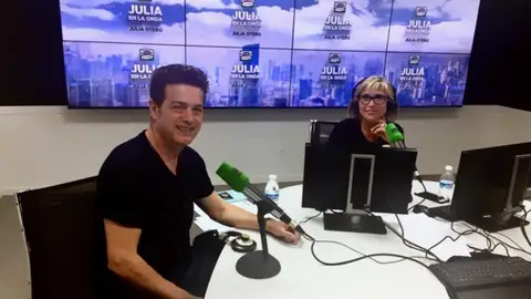 Santiago Auserón, con Julia Otero en Julia en la Onda Santiago Auserón, con Julia Otero en Julia en la Onda