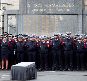 Homenaje a los policías asesinados en París Homenaje a los policías asesinados en París