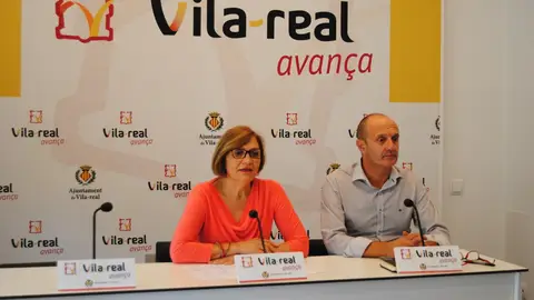 La regidora de Cultura Rosario Royo y el programador cultural, Tomás Ibañez en la presentació de la nova temporada a l´Auditori. Teatre, música i dansa per al Auditori Municipal per al darrer trimestre de l´any.