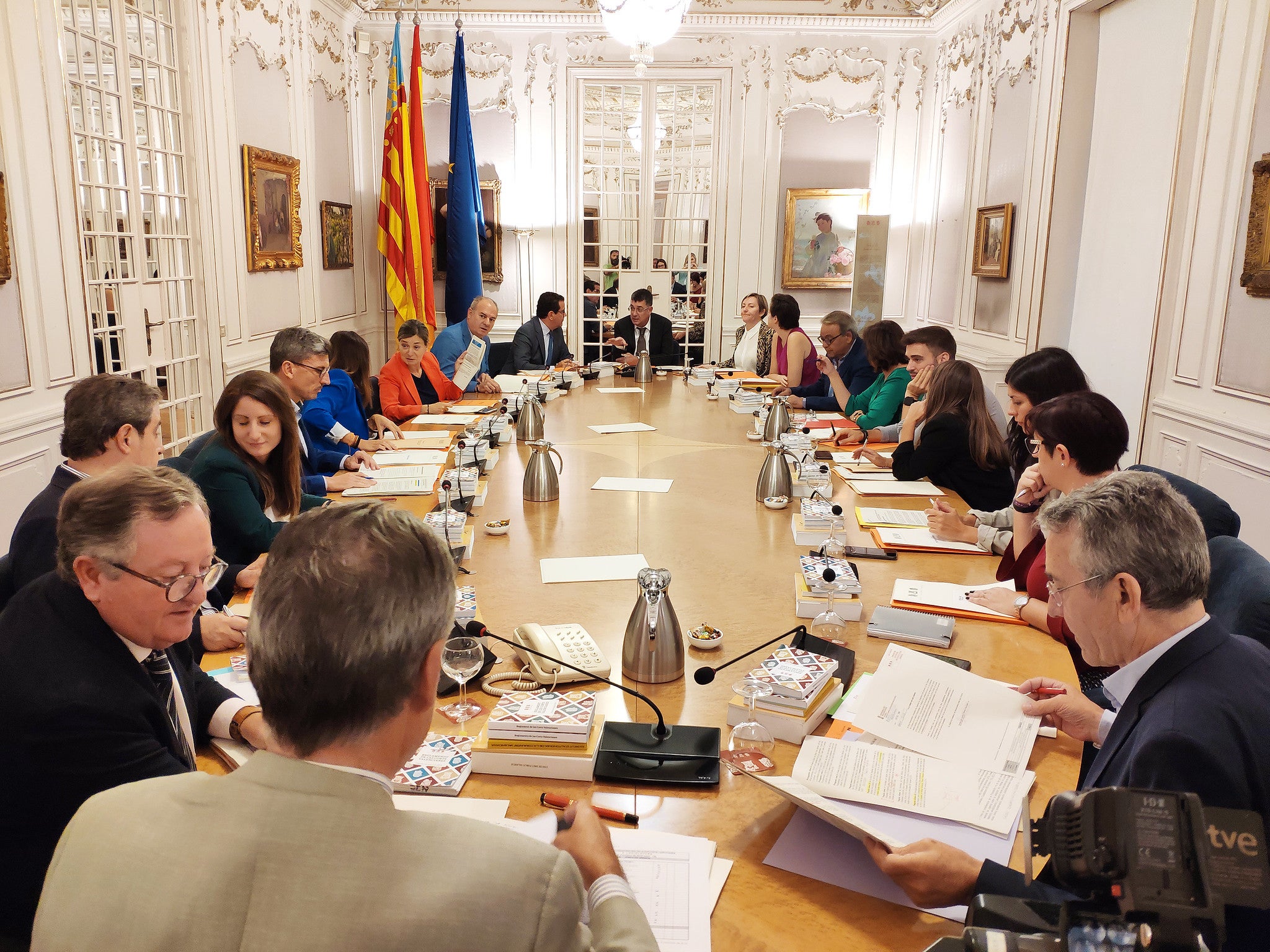 Los partidos del Botánic se oponen a negociar con Vox en el parlamento valenciano Los partidos del Botánic se oponen a negociar con Vox en el parlamento valenciano