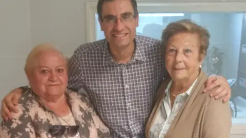 Ana María Cámara y Chiqui Díez Onda Cero Cantabria