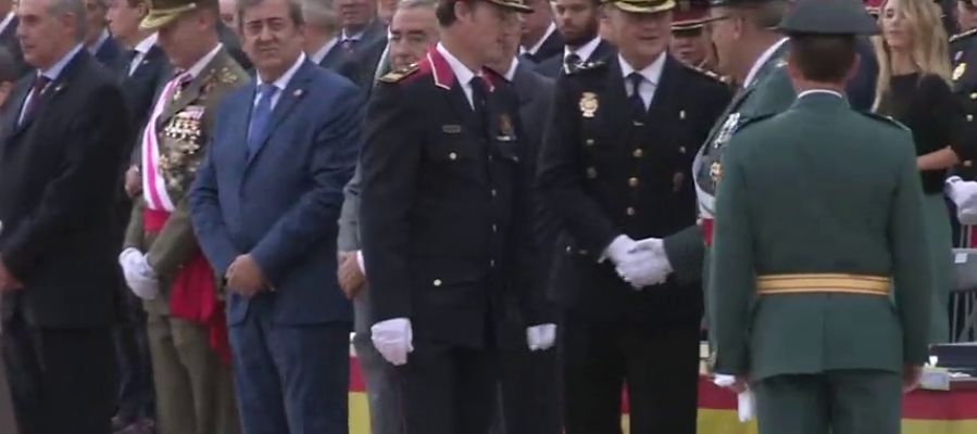 Los jefes de los Mossos abandonan el acto de la patrona de la Guardia Civil en Barcelona Los jefes de los Mossos abandonan el acto de la patrona de la Guardia Civil en Barcelona