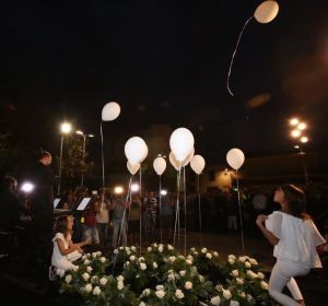 13 globos blancos recuerdan a las 13 víctimas de la torrentada en el Llevant de Mallorca, en el primer aniversario de lo ocurrido. 13 globos blancos recuerdan a las 13 víctimas de la torrentada en el Llevant de Mallorca, en el primer aniversario de lo ocurrido.