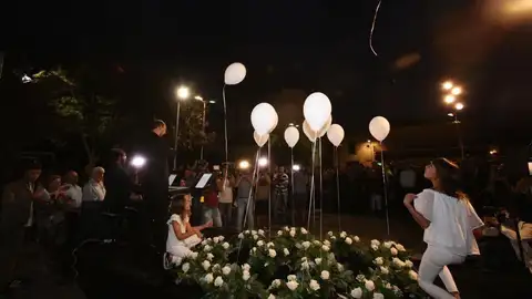 13 globos blancos recuerdan a las 13 víctimas de la torrentada en el Llevant de Mallorca, en el primer aniversario de lo ocurrido. 13 globos blancos recuerdan a las 13 víctimas de la torrentada en el Llevant de Mallorca, en el primer aniversario de lo ocurrido.