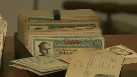 Del funcionario y la mula a la cita online: 75 años de historia del DNI Del funcionario y la mula a la cita online: 75 años de historia del DNI