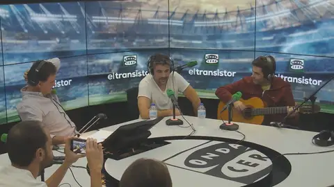 Estopa canta EN DIRECTO 'La Luna' en El Transistor Estopa canta EN DIRECTO 'La Luna' en El Transistor