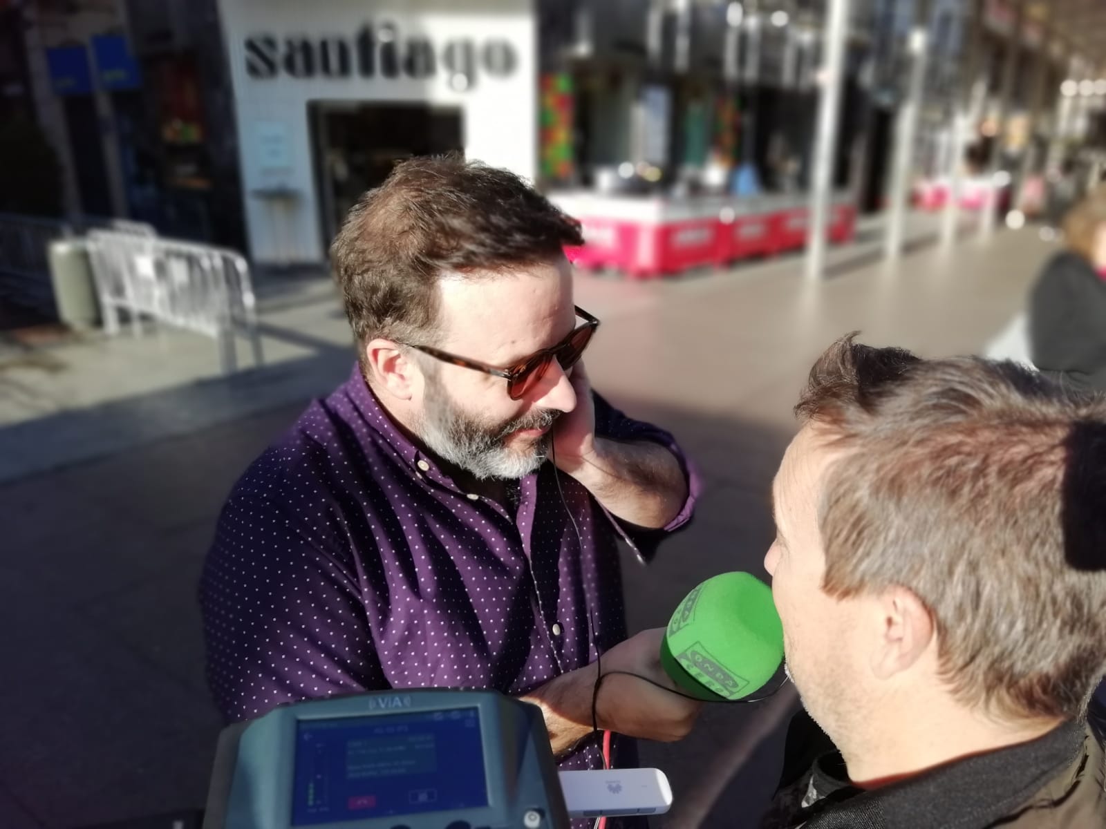 Comprobamos con Edu Galán qué piensa la gente sobre la situación política en España Comprobamos con Edu Galán qué piensa la gente sobre la situación política en España