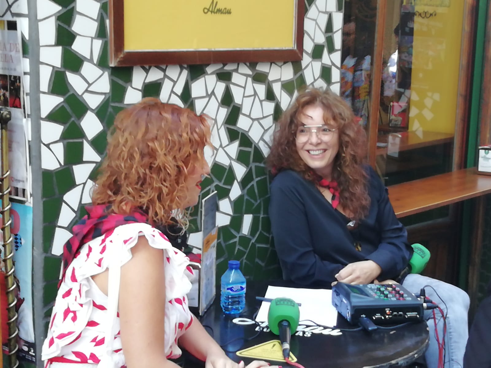 Paseamos con Begoña Gómez de la fuente por las calles de El tubo: "Es la segunda pregunta después dónde está El Pilar" Paseamos con Begoña Gómez de la fuente por las calles de El tubo: "Es la segunda pregunta después dónde está El Pilar"