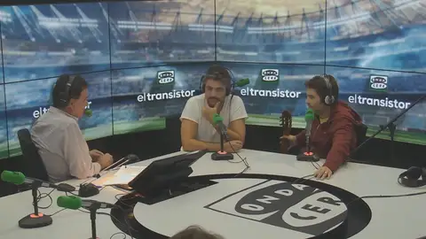 Estopa canta EN DIRECTO en El Transistor el tema de 'Fuego' Estopa canta EN DIRECTO en El Transistor el tema de 'Fuego'