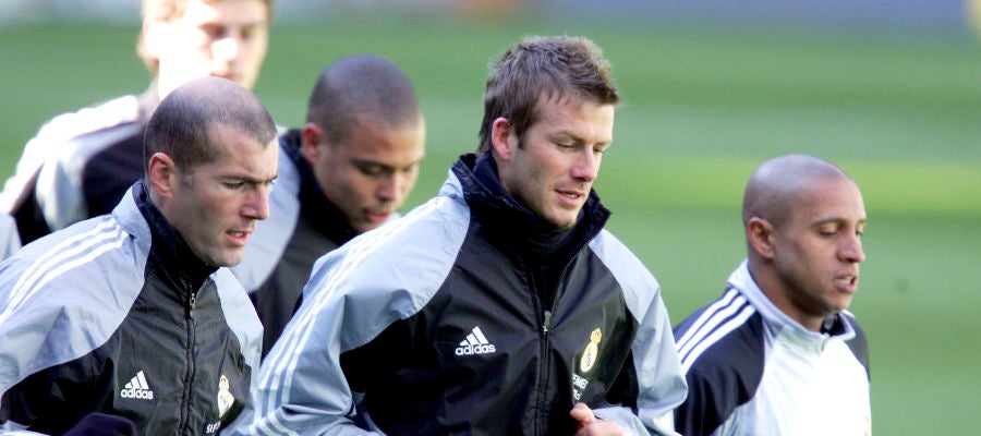 Zidane, Ronaldo, Beckham y Roberto Carlos, durante la etapa del Real Madrid de los 'Galácticos' Zidane, Ronaldo, Beckham y Roberto Carlos, durante la etapa del Real Madrid de los 'Galácticos'