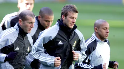 Zidane, Ronaldo, Beckham y Roberto Carlos, durante la etapa del Real Madrid de los 'Galácticos' Zidane, Ronaldo, Beckham y Roberto Carlos, durante la etapa del Real Madrid de los 'Galácticos'