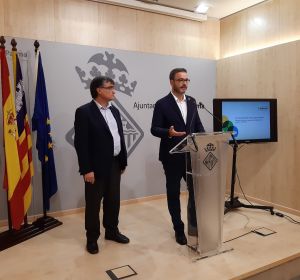 El Alcalde de Palma, José Hila, junto al concejal de Medio Ambente y presidente de Emaya, Ramón Perpinyà. El Alcalde de Palma, José Hila, junto al concejal de Medio Ambente y presidente de Emaya, Ramón Perpinyà.