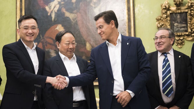 Granada CF y Ayuntamiento firman un convenio de mínimos sólo por menos de un año. Onda Deportiva Granada 11/10/2019 Granada CF y Ayuntamiento firman un convenio de mínimos sólo por menos de un año. Onda Deportiva Granada 11/10/2019