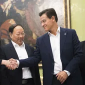 Jiang y Luis Salvador Jiang y Luis Salvador
