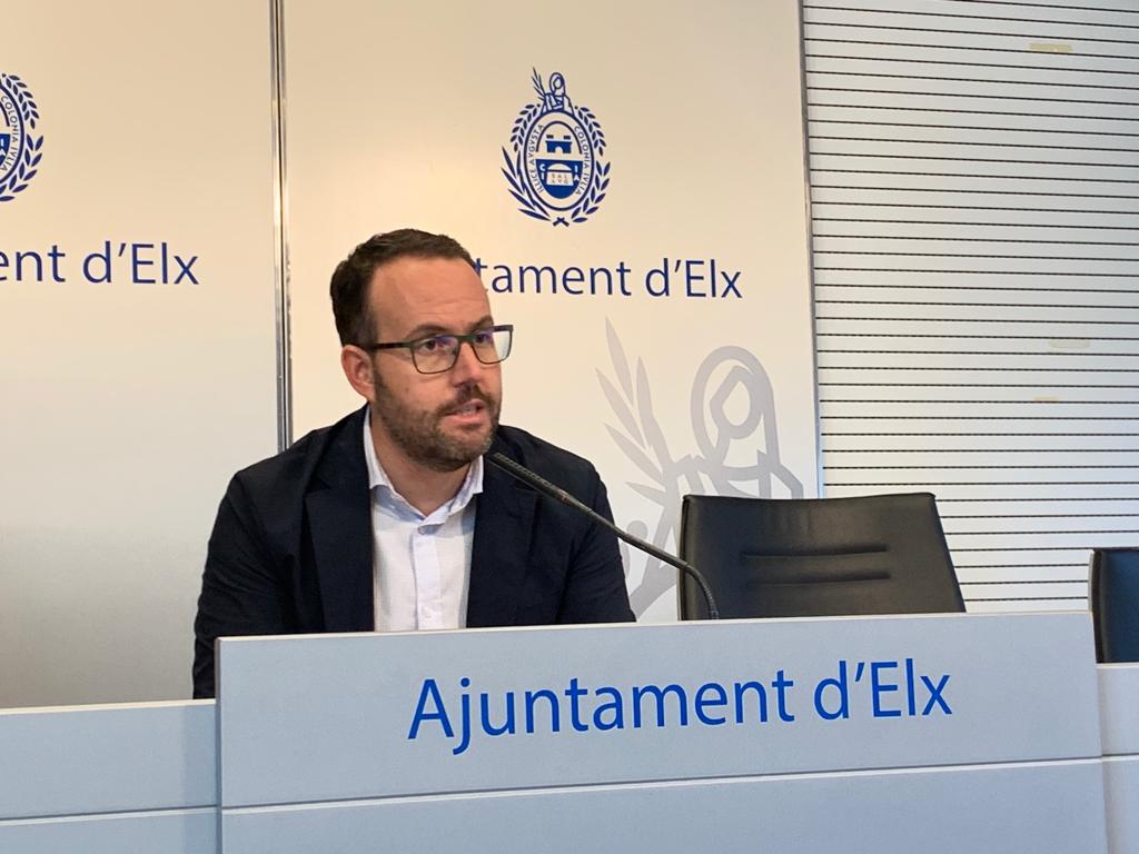 Elche invierte tres millones y medio de euros en programas que pretenden impulsar la formación y el empleo Elche invierte tres millones y medio de euros en programas que pretenden impulsar la formación y el empleo