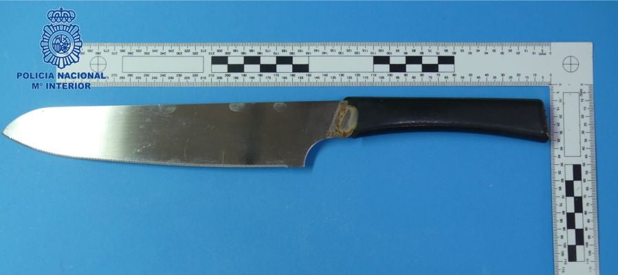 El cuchillo con el que la mujer ha agredido a su pareja sentimental. El cuchillo con el que la mujer ha agredido a su pareja sentimental.