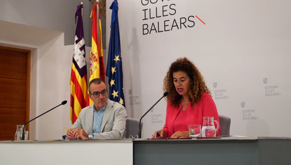La Portavoz del Govern, Pilar Costa, en la rueda de prensa tras el Consell de Govern con el Vicepresidente del ejecutivo, Juan Pedro Yllanes. 
