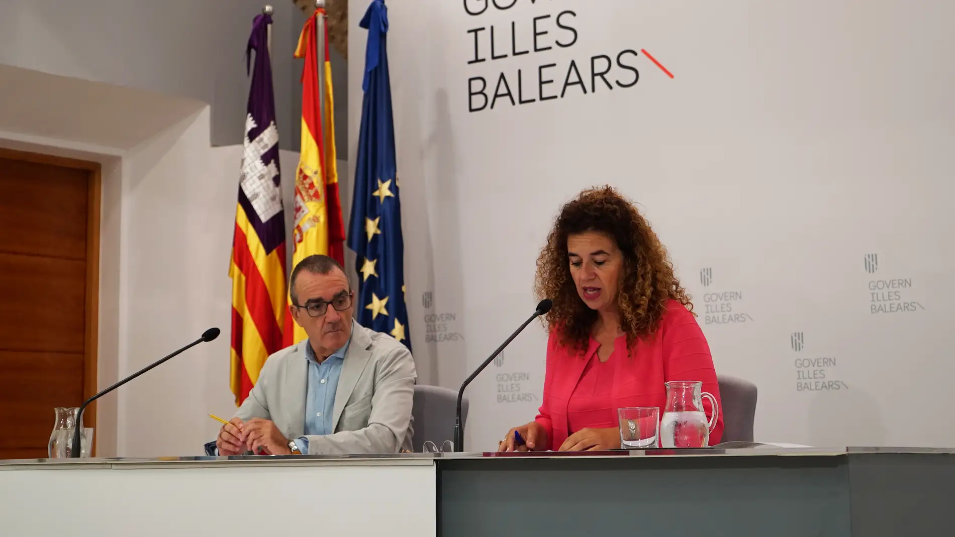 La Portavoz del Govern, Pilar Costa, en la rueda de prensa tras el Consell de Govern con el Vicepresidente del ejecutivo, Juan Pedro Yllanes. 