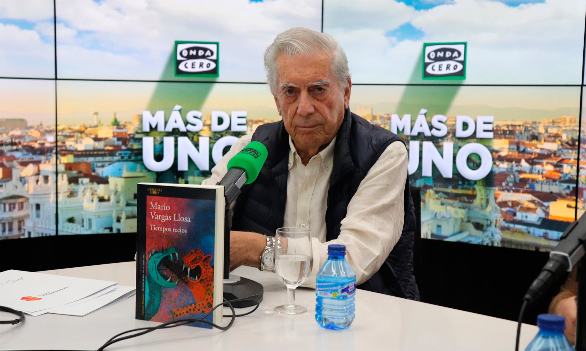 Mario Vargas Llosa: "Me documento para mentir con conocimiento de causa" Mario Vargas Llosa: "Me documento para mentir con conocimiento de causa"
