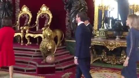 Los Reyes saludan a Casado en el Palacio Real Los Reyes saludan a Casado en el Palacio Real