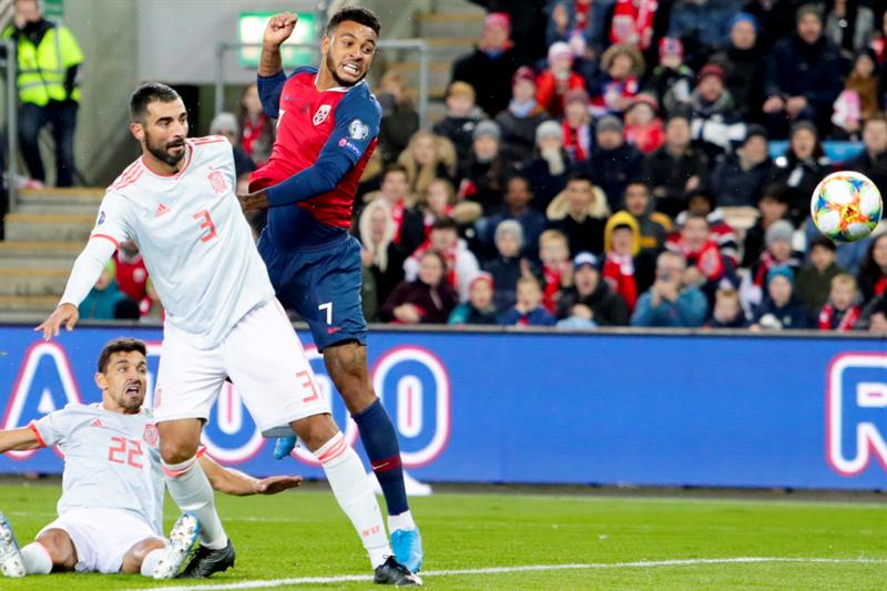 Raúl Albiol: "Es un orgullo para nosotros jugar con Sergio Ramos y seguir viéndole sumar" Raúl Albiol: "Es un orgullo para nosotros jugar con Sergio Ramos y seguir viéndole sumar"