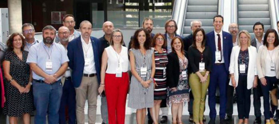 Integrantes de la Comisión Ejecutiva de la Federación Valenciana de Municipios y Provincias. Integrantes de la Comisión Ejecutiva de la Federación Valenciana de Municipios y Provincias.
