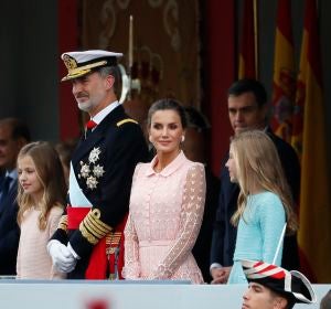 La familia real durante el desfile de las Fuerzas Armadas La familia real durante el desfile de las Fuerzas Armadas