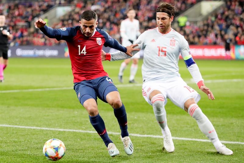 Sergio Ramos se mantiene en la concentración de la Selección pese a la sanción Sergio Ramos se mantiene en la concentración de la Selección pese a la sanción