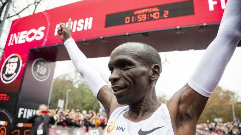 laSexta Deportes (12-10-19) Eliud 'Superman' Kipchoge demuestra que no hay imposibles: el keniano rompe la barrera de las dos horas en una marat&oacute;n